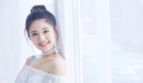 娱乐八卦吃瓜相关图片和素材下载,揭秘明星幕后故事，吃瓜群众狂欢时刻